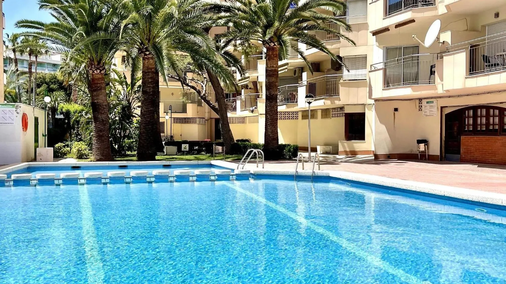 公寓 萨洛Apartbeach Sol Y Playa 245 Climatizado Vistas Piscina公寓 西班牙